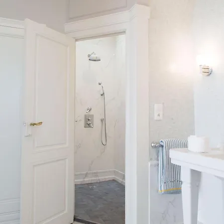 Maison Cuevas بيت ضيافة بياريتز