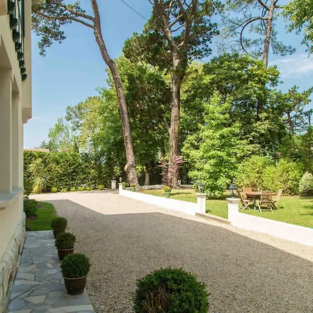 Maison Cuevas بيت ضيافة