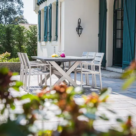 Maison Cuevas بيت ضيافة