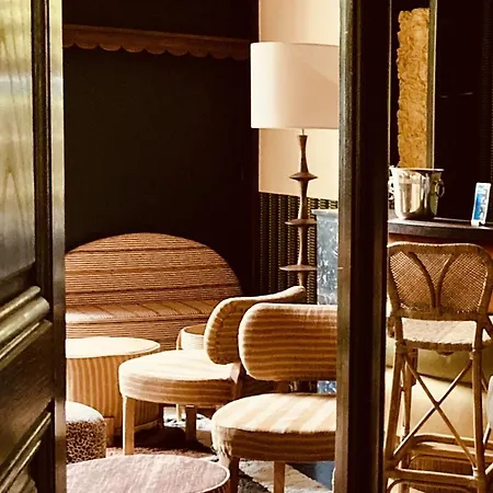 Maison Cuevas بيت ضيافة 2*